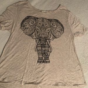 Elephant shirt 🌼marked down price🌼